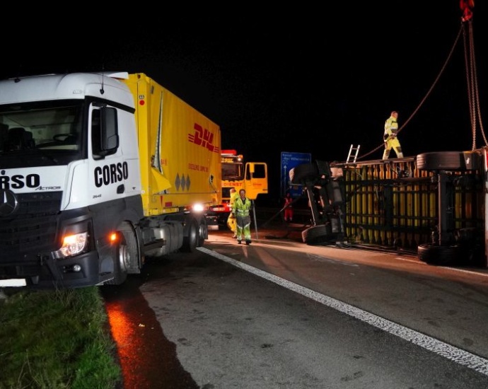 LKW-Unfall auf A44 – 3 Stunden Vollsperrung