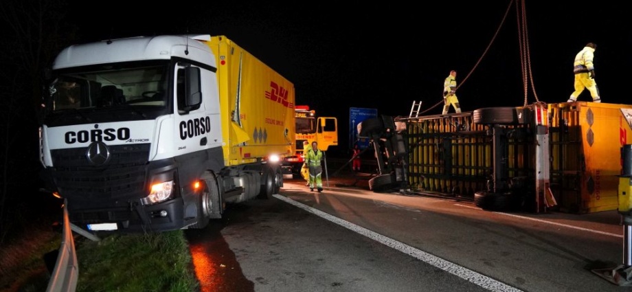 LKW-Unfall auf A44 – 3 Stunden Vollsperrung