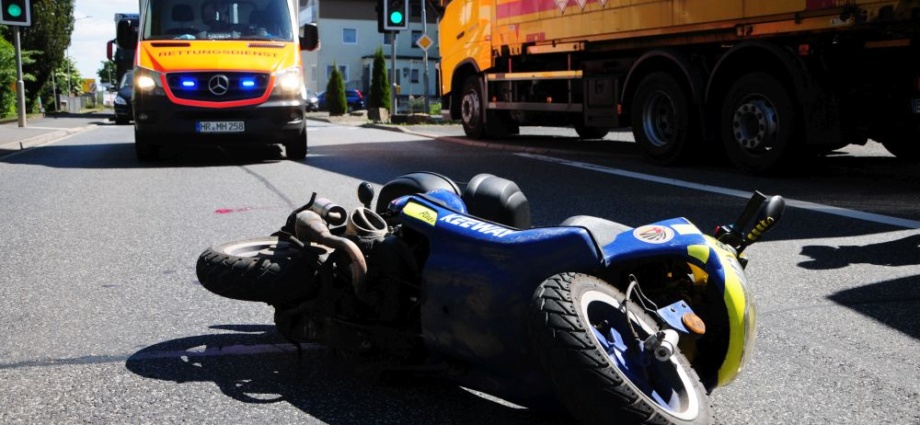 Rollerfahrer stürzt in Gilserberg