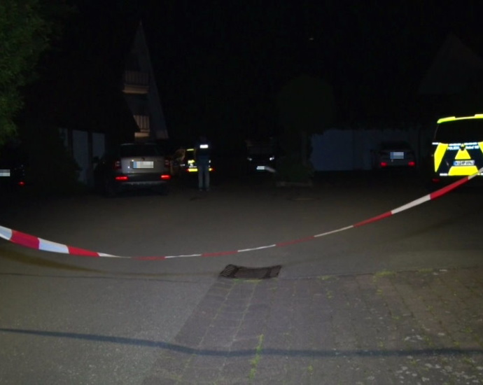 HOG: Frau greift Polizisten mit Messer an