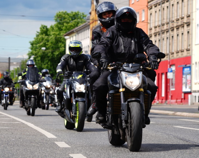 Demo in Kassel – 600 Biker gegen Sonn- und Feiertags Fahrverbot (Video)