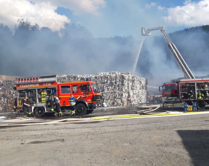 Großbrand in Papier Recycling Unternehmen in Witzenhausen (Video)