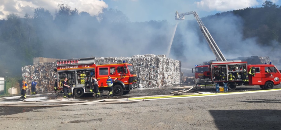 Großbrand in Papier Recycling Unternehmen in Witzenhausen (Video)