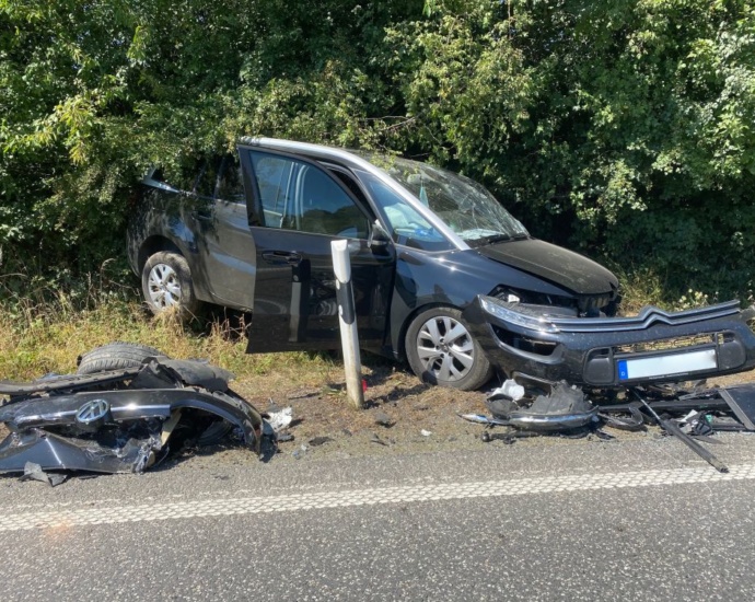 Zwei Verletzte nach Frontalzusammenstoß auf B254
