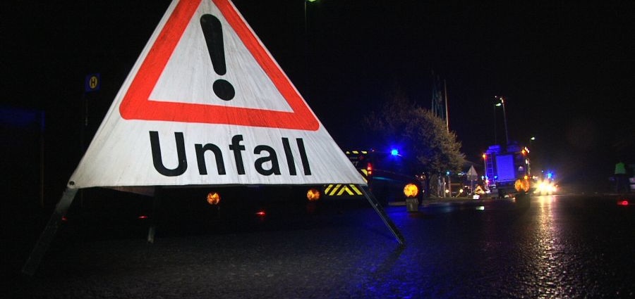 Fußgänger in Waldau von Kleintransporter erfasst und lebensbedrohlich verletzt