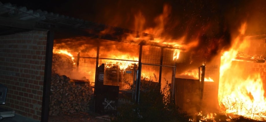 Walburg: Feuerwehr rettet Wohnhaus mit Gaststätte vor Flammen