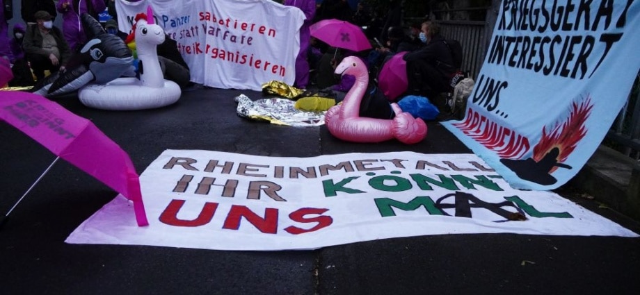 KS: Demo gegen Rüstungsindustrie – Polizei mit Großaufgebot in der Innenstadt (Video)