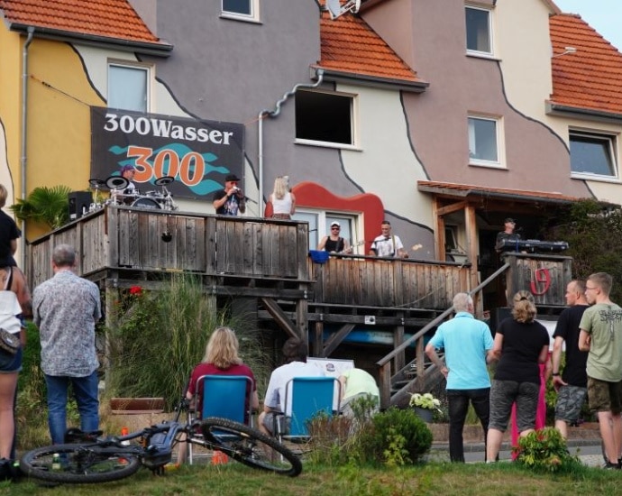 300Wasser beenden Balkonkonzert-Tour in Wellerode
