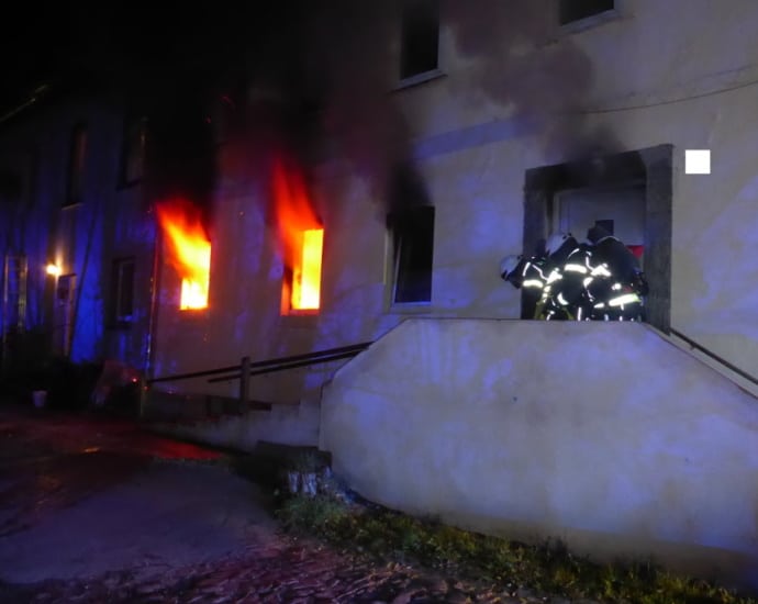 12 Verletzte nach Wohnungsbrand in Kassel