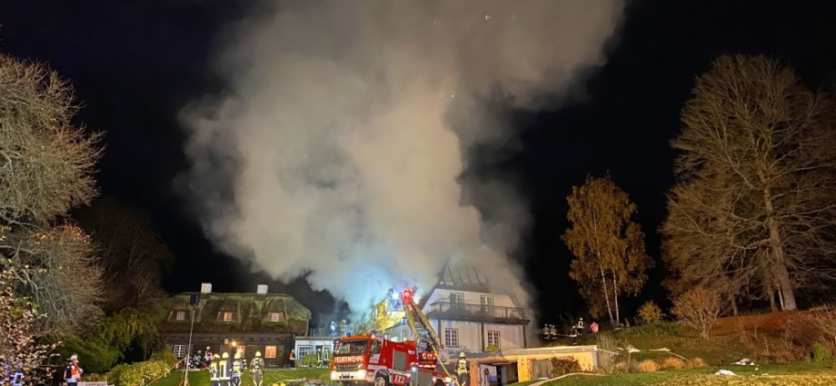 Reetdachhaus brannte in Nentershausen