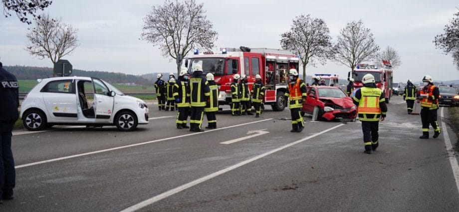 Zwei Verletzte nach Unfall auf B450 bei Balhorn