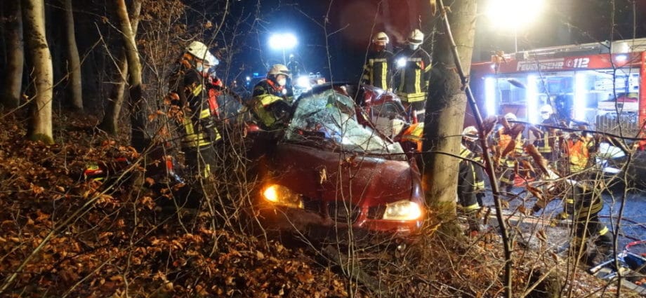 13-Jähriger verursacht Unfall – Vier Mitfahrer schwer verletzt