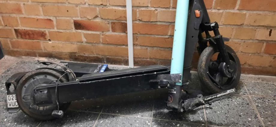 Regiotram überrollt E-Scooter bei Harleshausen