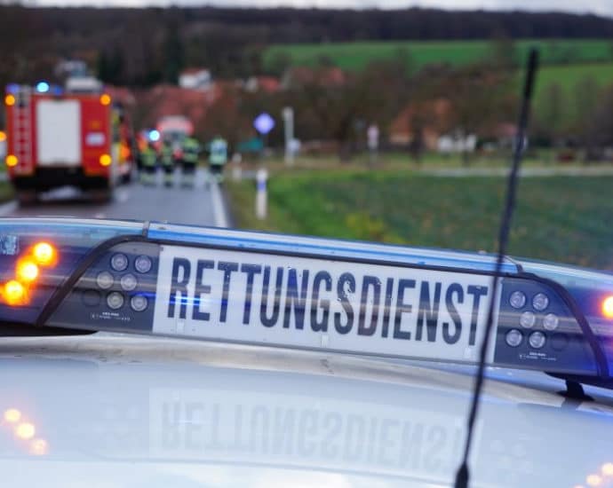 Bremsen defekt? – Schulbus fährt in Frankfurt auf LKW – Mehrere Kinder verletzt