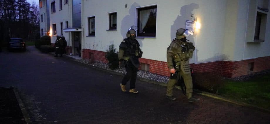Mann mit Schusswaffe in Wohnung – SEK beendet Einsatz in Baunatal
