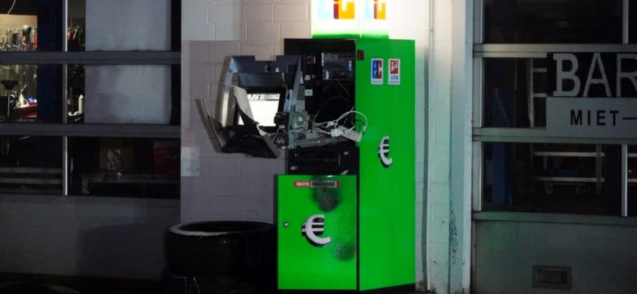 Geldautomat in Melsungen gesprengt – Drei Täter im silbernen Mercedes flüchtig