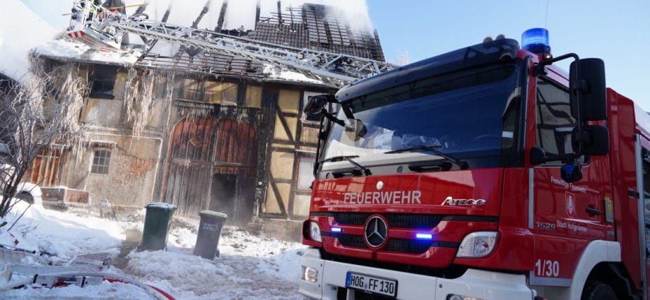 HOG: Wohnhaus brannte in Hümme – Einsatzkräfte rutschen aus