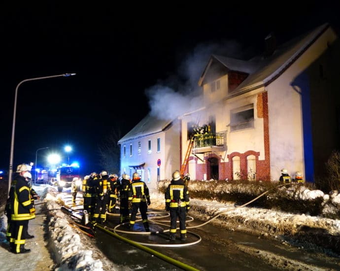 Leerstehendes Haus brannte in Helmarshausen