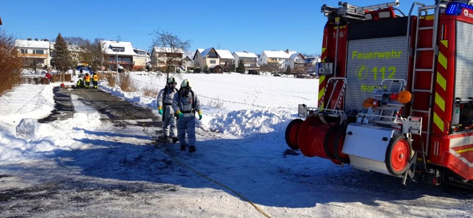 Anwohner riechen Chlorgas – Großeinsatz am Schwimmbad in Niestetal