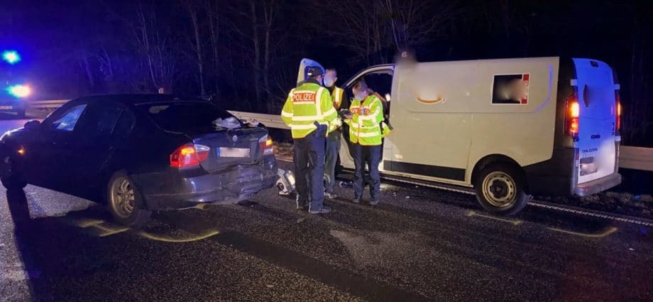 Drei Verletzte bei Auffahrunfall auf der B323