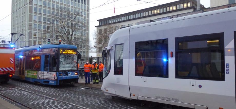 KS: Regiotram fährt auf Straßenbahn auf – Vier Verletzte