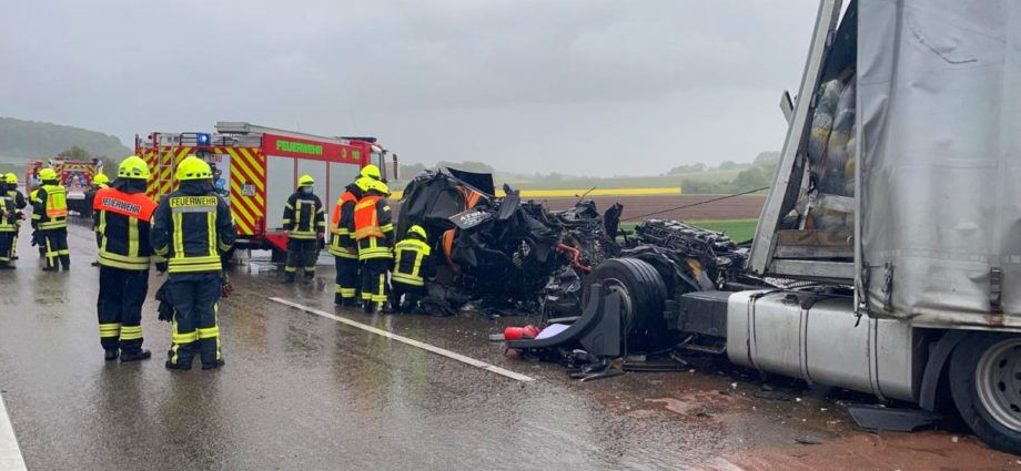 Erneuter LKW-Unfall auf der A44