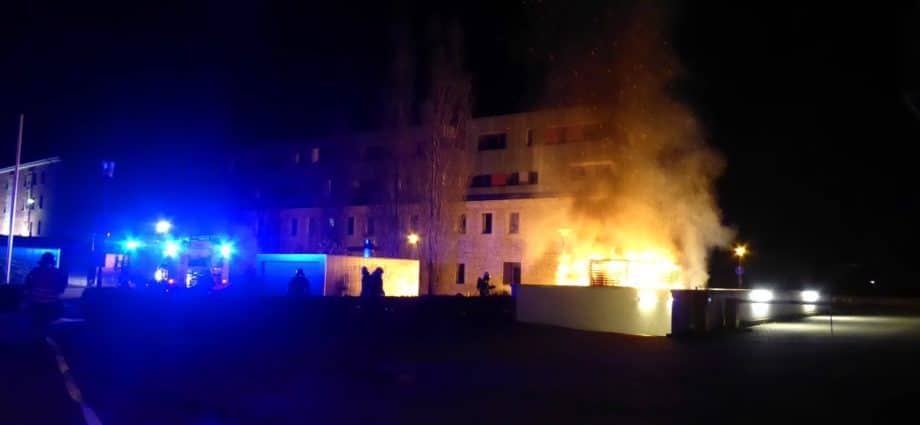 Mülltonnen brannten am Finanzamt in Kassel