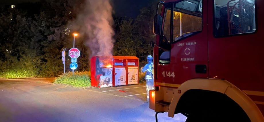 Altkleider-Container brannte in Baunatal
