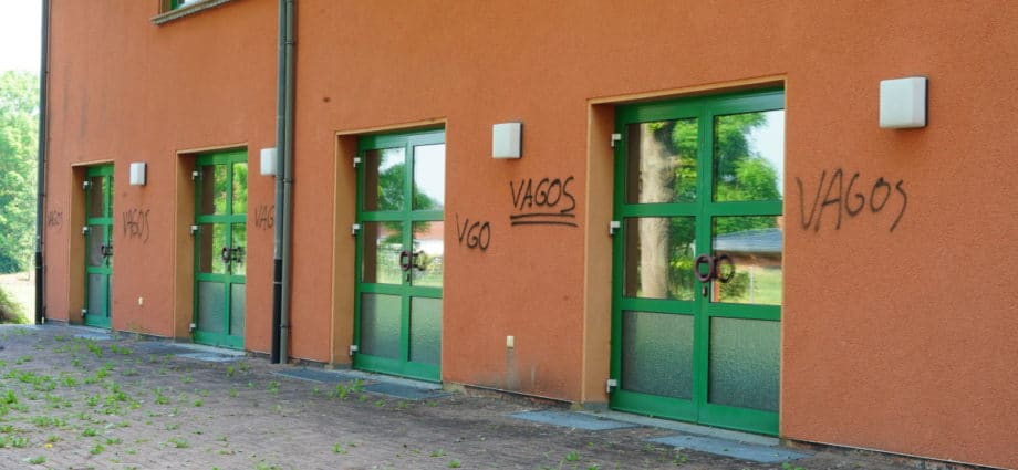 Volkmarsen: Grundschule und Nordhessenhalle beschmiert – Zeugen gesucht