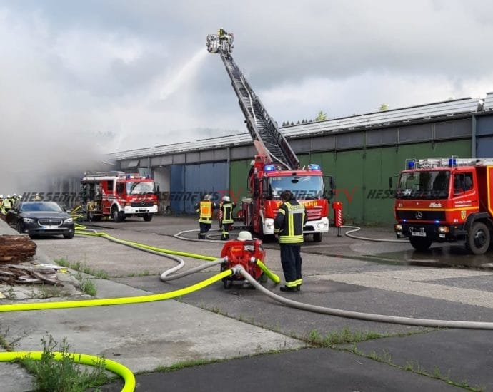 Großbrand einer Lagerhalle bei Homberg/Efze