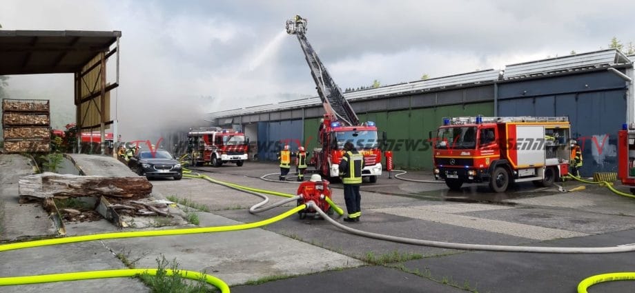 Großbrand einer Lagerhalle bei Homberg/Efze
