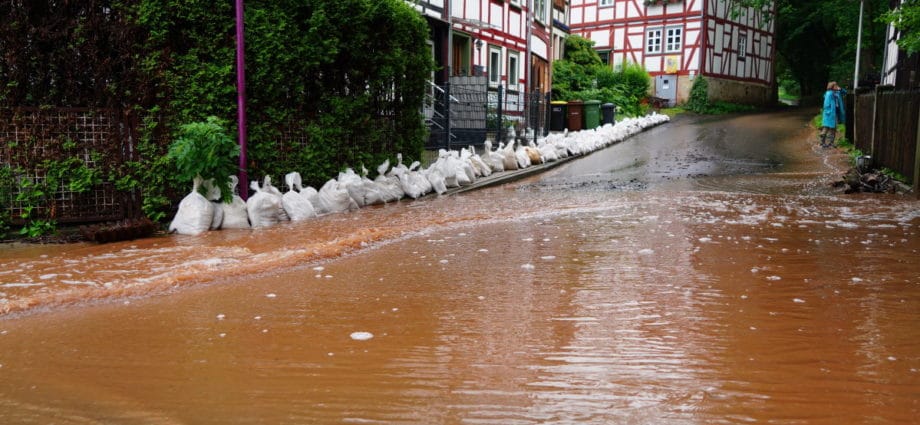 Hochwasser-Alarm in Nordhessen – Feuerwehrhaus überschwemmt