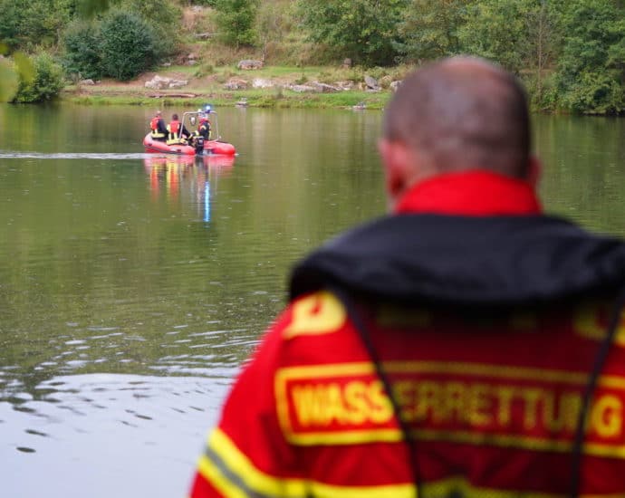 KS: Vier Verletzte nach Bootunfall auf der Fulda