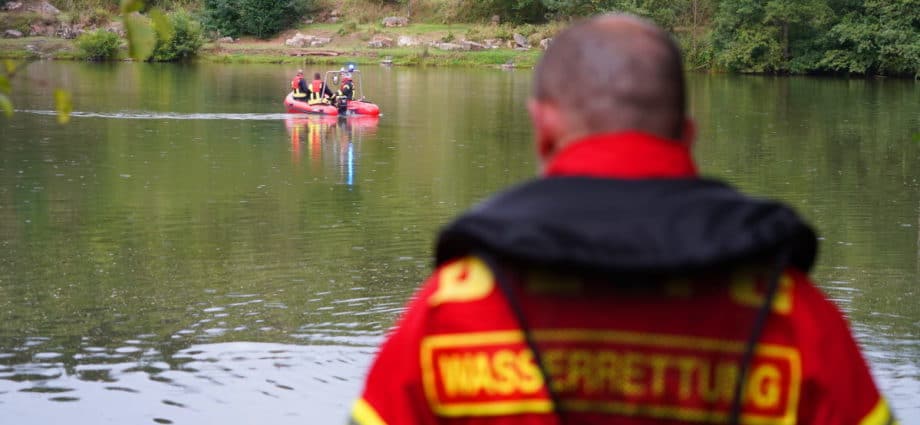 KS: Vier Verletzte nach Bootunfall auf der Fulda
