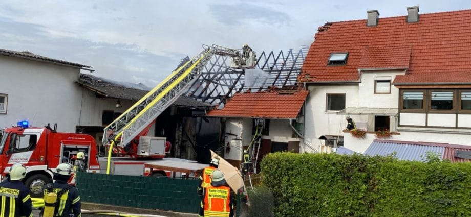 Scheunenbrand – Feuerwehr konnte angrenzendes Wohnhaus retten
