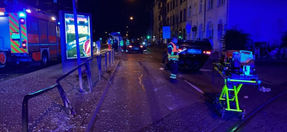 Fahrfehler – PKW überschlägt sich am Auestadion