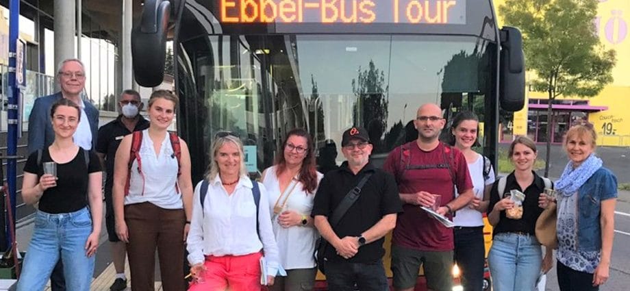 Erste Ebbel-Bus-Tour in Hanau – Trinken für den Naturschutz
