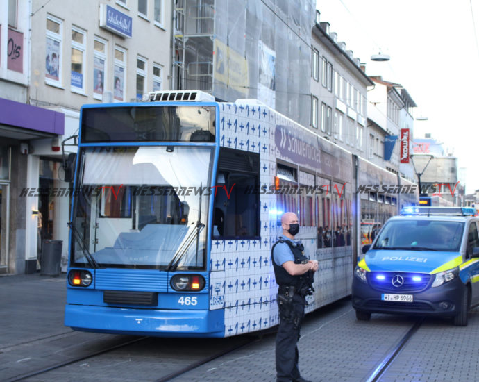KS: Straßenbahn erfasst 27 jährigen Mann am Friedrichsplatz