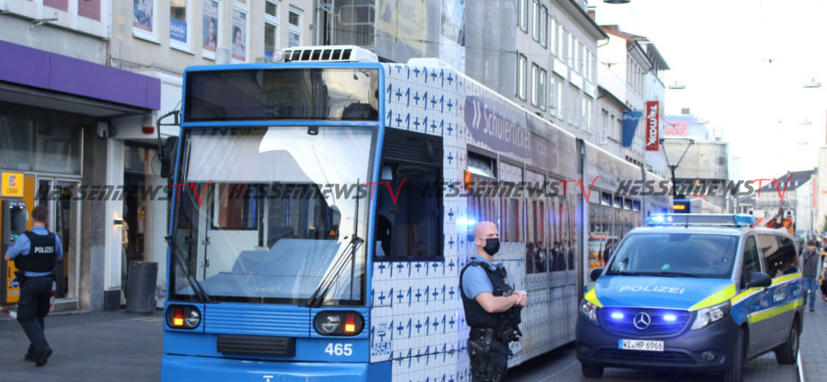 KS: Straßenbahn erfasst 27 jährigen Mann am Friedrichsplatz