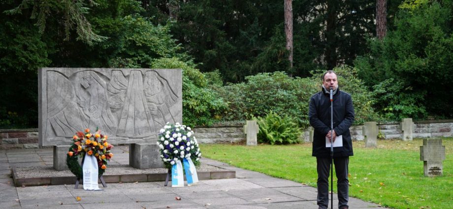 Kranzniederlegung anlässlich der Zerstörung Kassels vor 78 Jahren