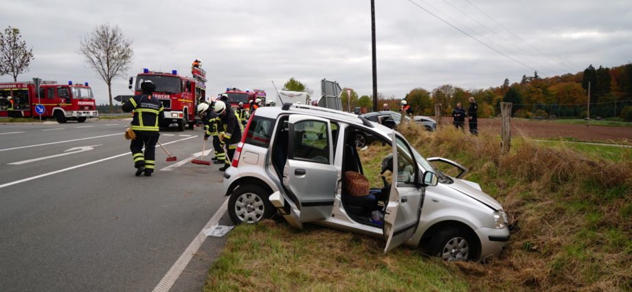 Schmillinghausen: Fünf Verletzte bei Unfall auf B252