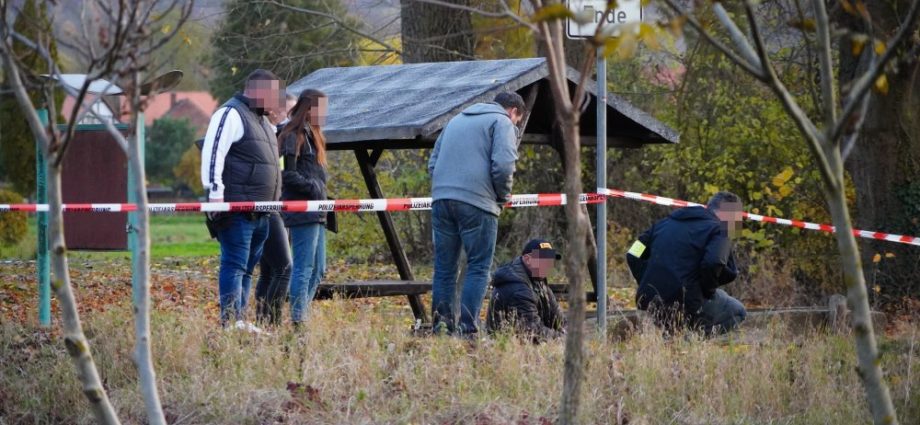 37-jähriger Mann greift Polizisten mit Messer an Schusswaffengebrauch durch Polizeibeamte