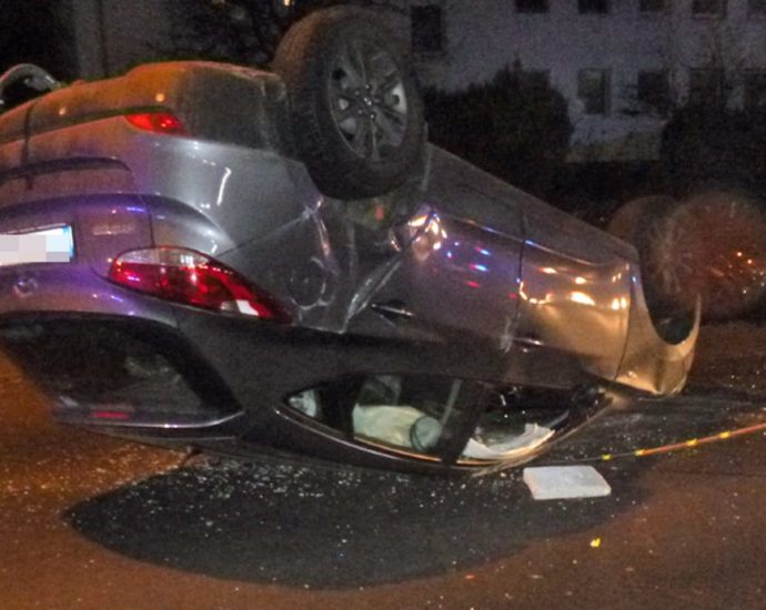 KS: Auto überschlägt sich auf Lilienthalstraße