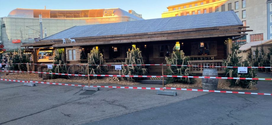 Weihnachtsstimmung mit Absperrband – Der Kasseler Märchenweihnachtsmarkt ist eröffnet unter 2G