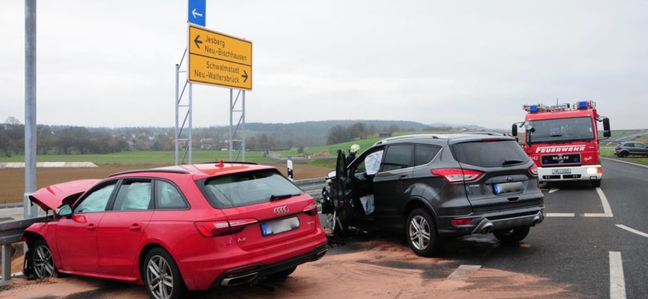 Fahrzeug übersehen – Zwei Verletzte nach Kollision