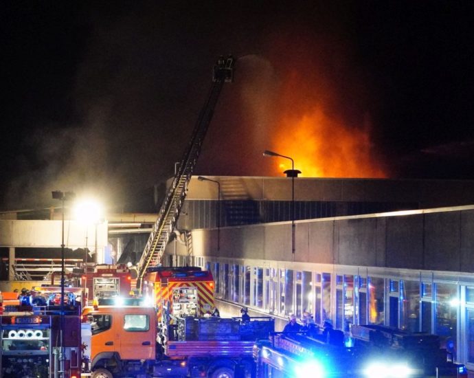 Drei Verletzte nach Explosion in Tapetenfabrik bei Marburg (VIDEO)