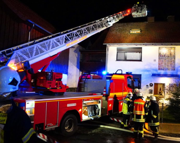 Schornsteinbrand in Oberrieden – Feuerwehr verhindert Dachstuhlbrand
