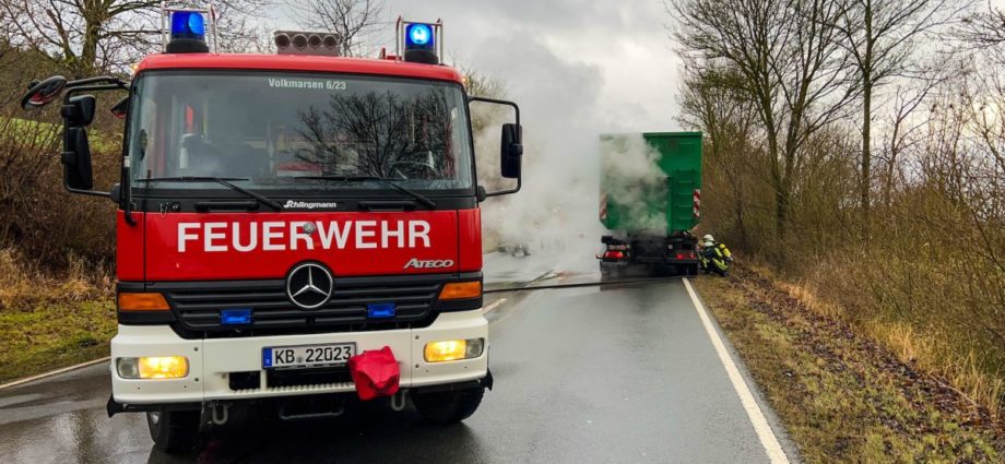 Bremsen liefen heiß – LKW-Brand bei Volkmarsen schnell unter Kontrolle