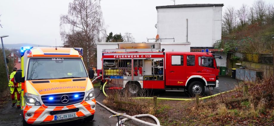 Matratze brannte in Mehrfamilienhaus in Ahnatal