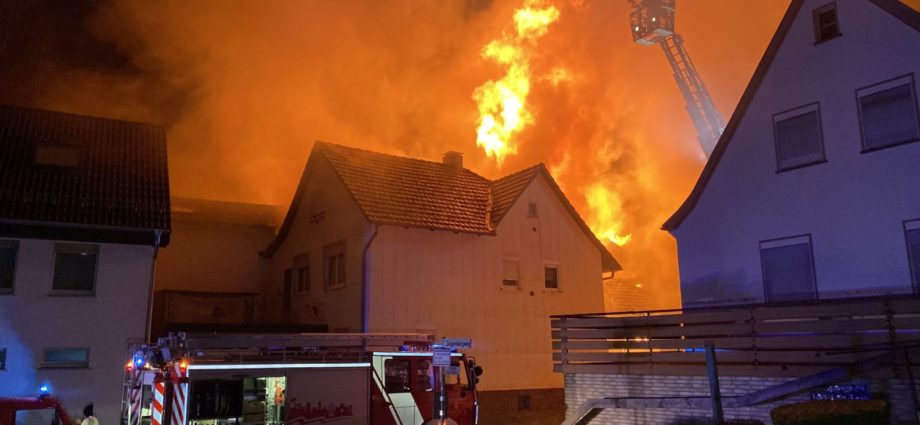 Silvesternacht: Scheune und Wohnhaus wurden ein Raub der Flammen